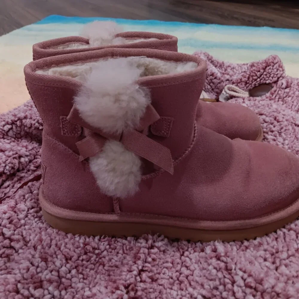Girls Pink Koolaburra by UGG & sweater bundle - Picture 2 of 7